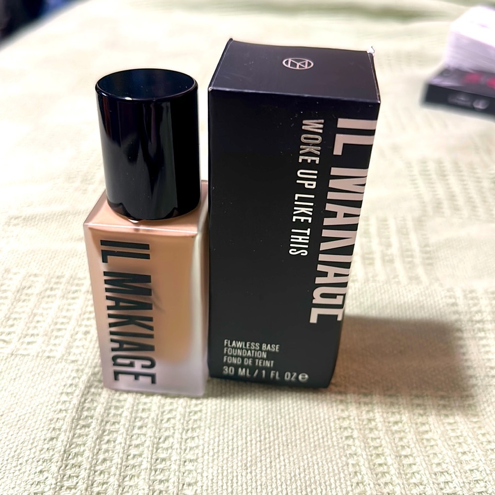 IL Makiage- Woke up like this -40 foundation